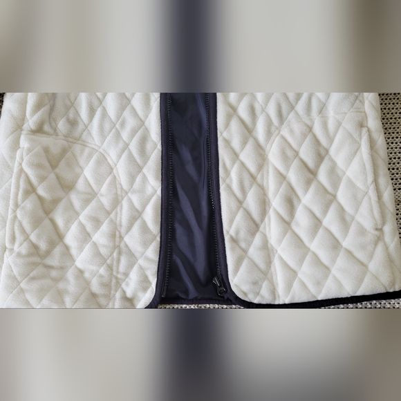 Tommy Hilfiger White Fleece Jacket with lining. In great condition - Picture 10 of 10